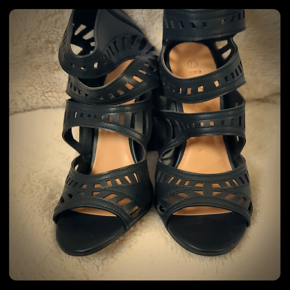 Shoe